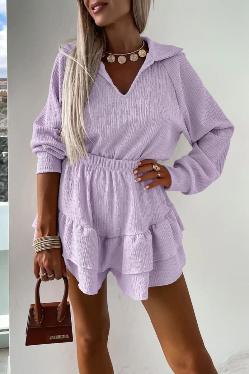 Tweedelige set damesshirt met V-hals en uitlopende rok
