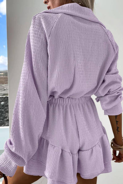 Tweedelige set damesshirt met V-hals en uitlopende rok